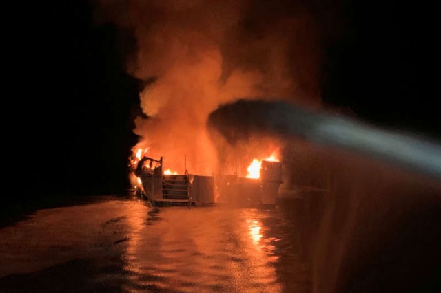 După incendiul de luni de pe un vas pentru scufundări din California au fost găsiţi 33 de morţi
