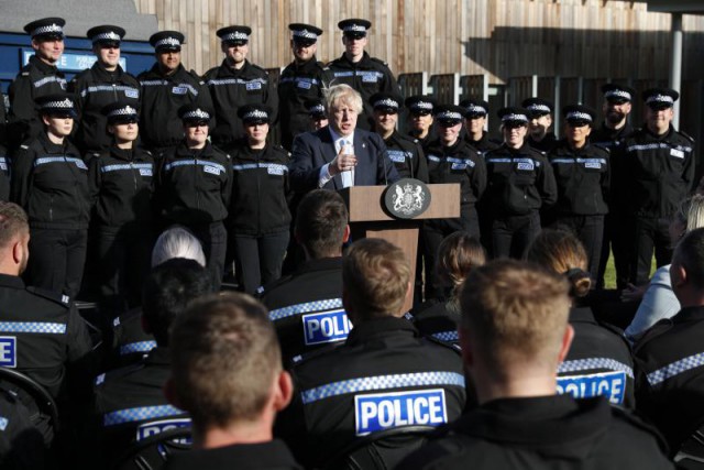Marea Britanie: O poliţistă a leşinat, dar Boris Johnson şi-a continuat discursul