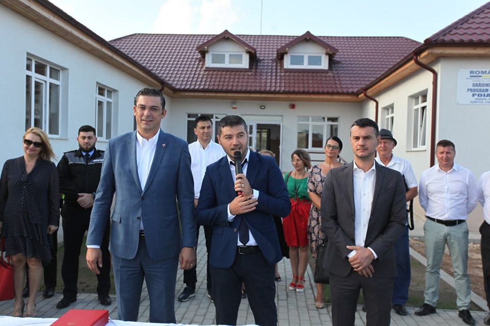 Primăria Ovidiu a inaugurat noua școală și grădiniță din Poiana în prezența lui Horia Țuțuianu și a lui Dumitru Jeacă Primăria Ovidiu a inaugurat noua școală și grădiniță din Poiana în prezența lui Horia Țuțuianu și a lui Dumitru Jeacă