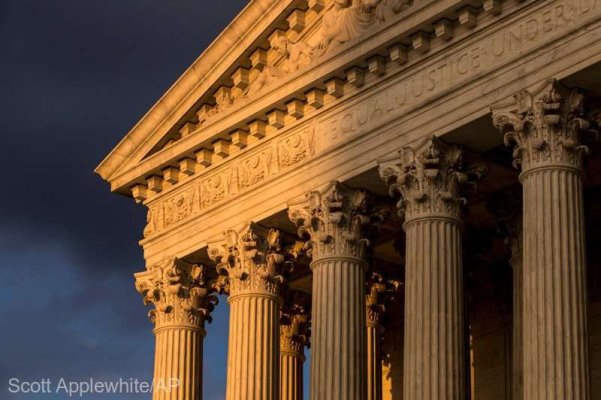 SUA: Curtea Supremă validează restricţiile privind dreptul la azil, susţinute de preşedintele Trump
