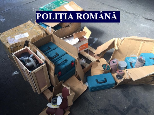 Marfă nedeclarată, indisponibilizată de poliţiştii constănțeni