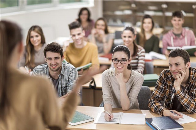 Studenţii străini vor putea lucra după absolvire în Marea Britanie