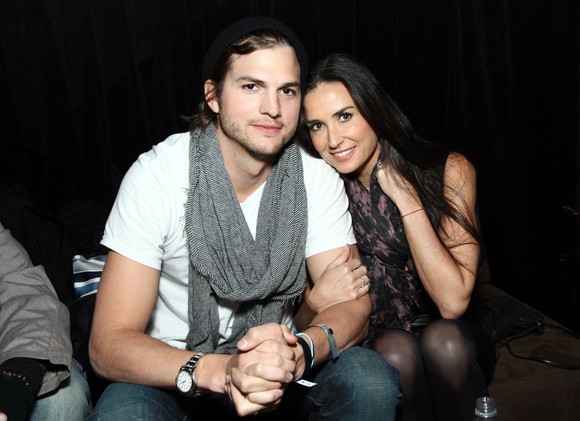 Demi Moore a pierdut o sarcină în şase luni, când era cu Ashton Kutcher. Şocul a făcut-o dependentă de alcool şi droguri