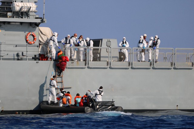 Germania, Italia şi Franţa îi vor prelua pe majoritatea migranţilor de pe nava umanitară Ocean Viking