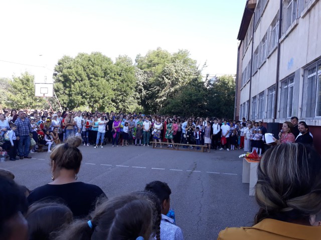 A SUNAT primul CLOPOȚEL! PRIMA ZI DE ȘCOALĂ: emoţii pentru elevii și preșcolarii constănțeni. VIDEO!