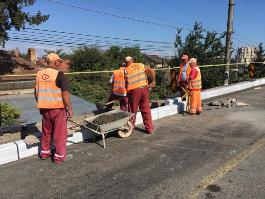 Lucrările de reabilitare a rampelor de acces pe Pasajului Cumpenei se desfășoară în ritm accelerat. VIDEO!