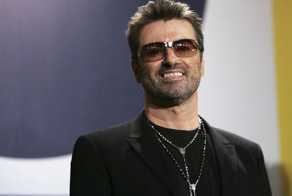 A murit singur, de Crăciun, cu inima frântă. Tragediile care i-au grăbit sfârşitul lui George Michael