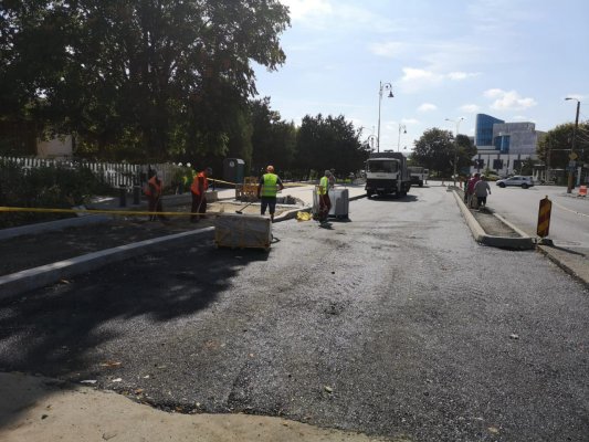 Se lucrează la reabilitarea trotuarelor din oraș