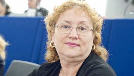 Parlamentul a revocat-o pe Renate Weber din funcția de Avocat al Poporului