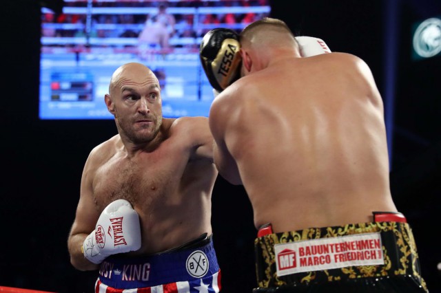 Tyson Fury, cu arcada însângerată, l-a învins la puncte pe Otto Wallin