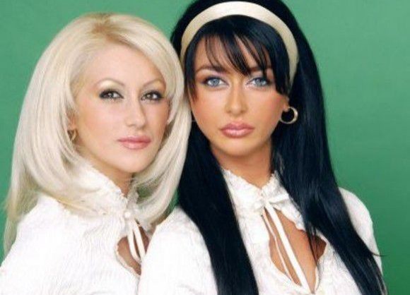 Surorile Bambi s-au operat până au ajuns să pară gemene. Iată cum arată acum Denisa şi Raluca Tănase
