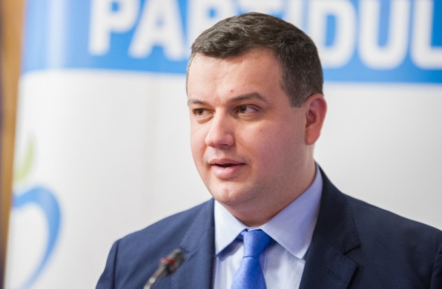 Tomac: Parlamentarii PMP au semnat moţiunea de cenzură; un minister pentru Relaţia cu Republica Moldova - condiţie de a susţine noul Guvern