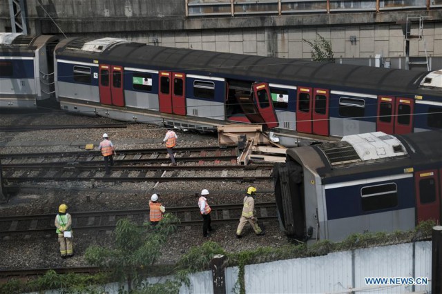 Mai multe persoane sunt rănite după ce un tren a deraiat în Hong Kong la o oră de vârf