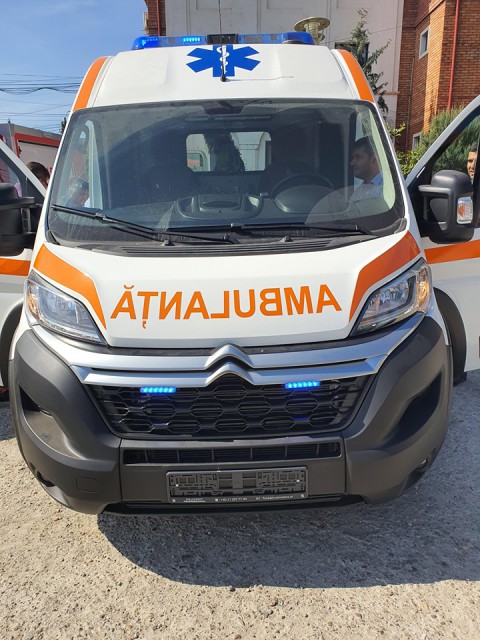 Serviciul Voluntar pentru Situații de Urgență al orașului Ovidiu a fost dotat cu o ambulanță!
