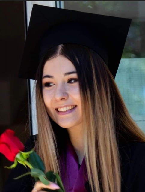 O tânără studentă din Năvodari are nevoie de ajutorul nostru! Se luptă cu o boală crudă, iar salvarea vine de la o clinică din Turcia