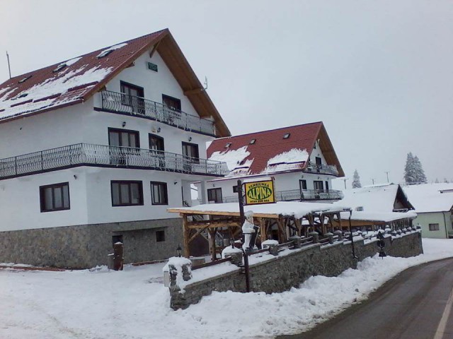 Specialiștii Booking: top 6 zone de schi din România și din Europa