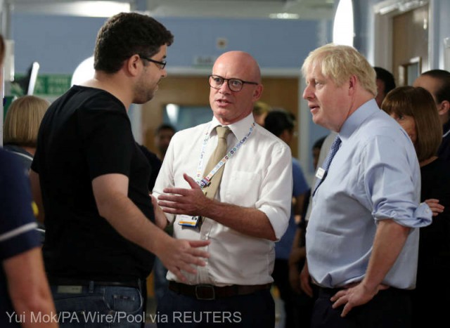 Boris Johnson, luat la rost într-un spital din Londra de tatăl unui copil bolnav
