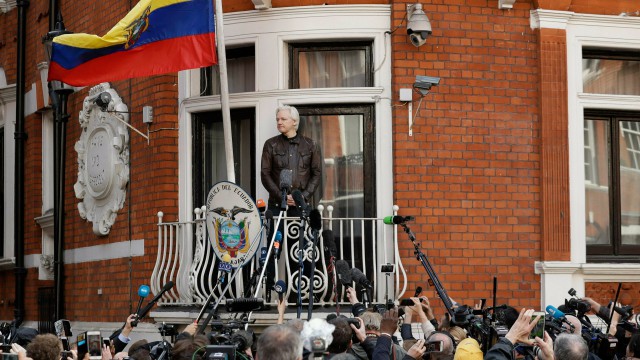 O firmă spaniolă de securitate l-a spionat pe Assange pentru CIA