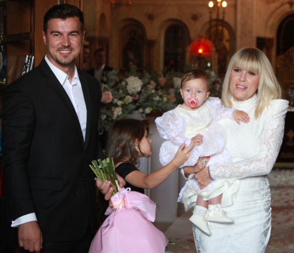 Elena Udrea și Adrian Alexandrov și-au creștinat fiica. Primele imagini de la botezul micuței