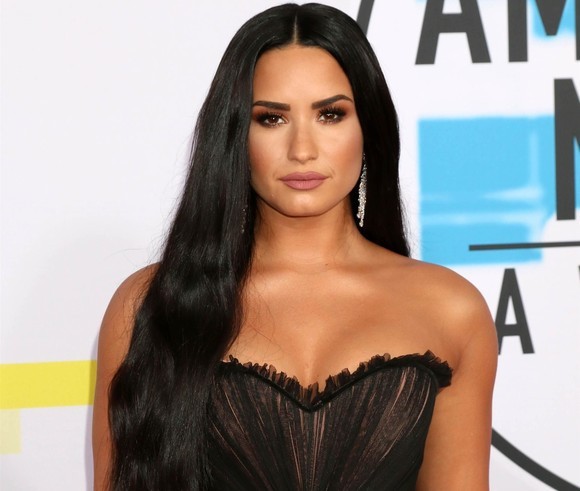 Demi Lovato se iubește cu un star de televiziune?