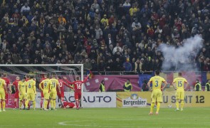 UEFA anunță SUSPENDAREA terenului pentru Națională, dar și o AMENDĂ uriașă pentru FRF, după actele huliganice de la meciurile cu Spania și Malta