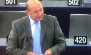 Traian Băsescu, în Parlamentul European: 'România trăiește și în prezent după voința lui Adolf Hitler și Iosif Stalin'