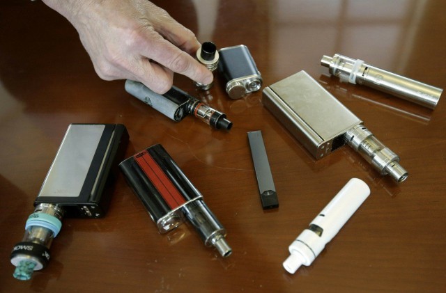 SUA - 12 decese au fost asociate ţigaretelor electronice