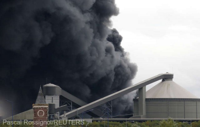 Incendiu major la o uzină cu risc ridicat în Franţa; şcoli şi grădiniţe închise