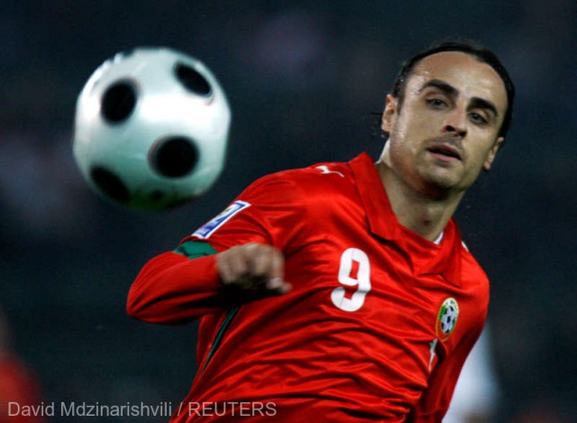 Atacantul bulgar Dimitar Berbatov a anunţat că pune punct activităţii competiţionale