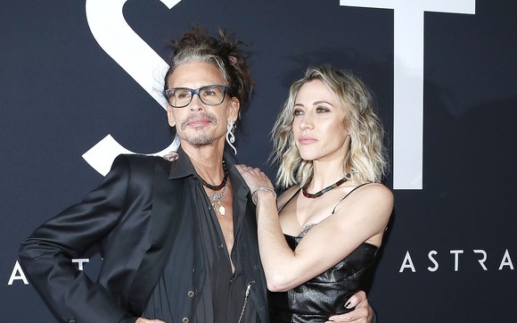 Steven Tyler, gesturi tandre cu iubita mai tânără cu 12 ani decât propria fiică