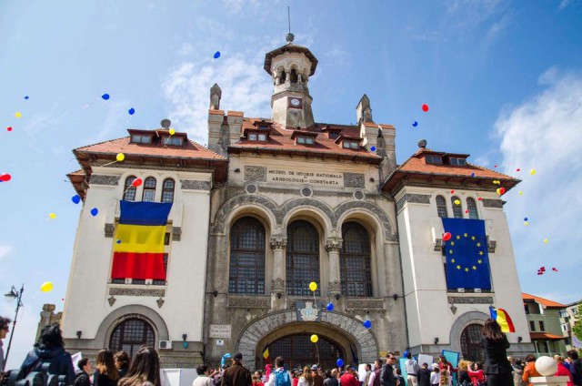 Festivitatea de deschidere a anului universitar, în Piaţa Ovidiu