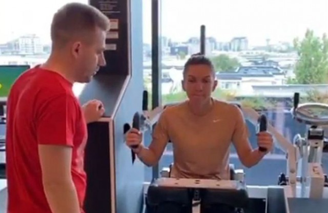 Simona Halep muncește din greu pentru Turneul Campioanelor