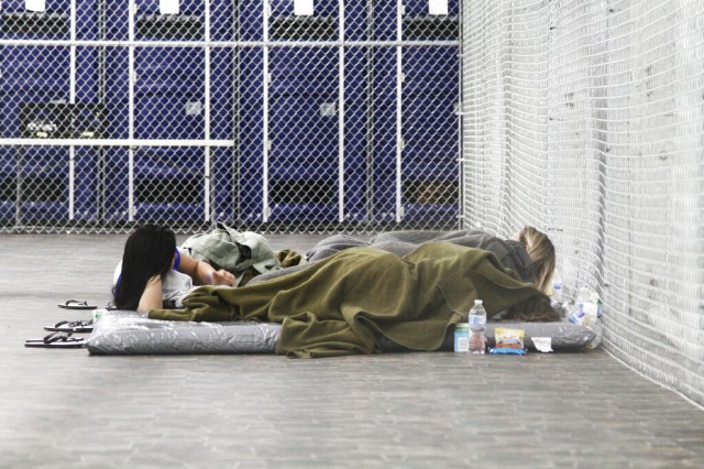 SUA intenţionează să colecteze ADN-ul migranţilor intraţi ilegal în ţară