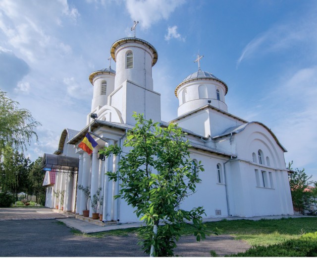 ÎPS Teodosie sfințește biserica din Ovidiu