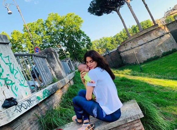 Catrinel Menghia și-a botezat fetița. Petrecerea a avut loc într-un cadru intim și plin de stil