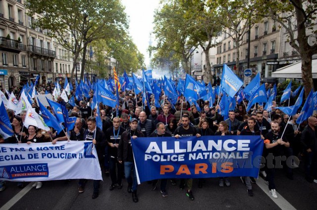 Franţa: Mii de poliţişti au participat la Paris la un „marş al furiei“