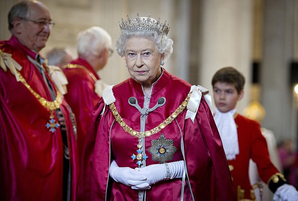 Ieşire nervoasă a Reginei Elisabeta! Şi-a pălmuit un nepot în public: „Nu te contrazici cu mine“
