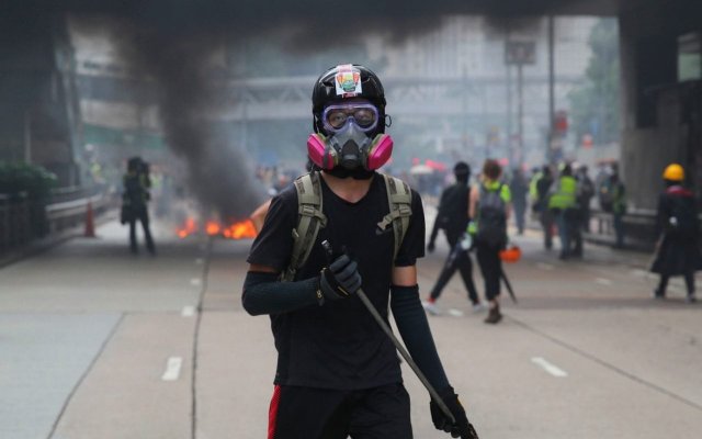 Hong Kong: Şefa executivului local a anunţat interzicerea purtării măştilor în timpul manifestaţiilor
