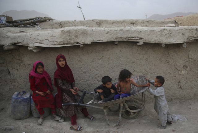 Fiecare copil născut în Afganistan în ultimii 18 ani a fost afectat de război