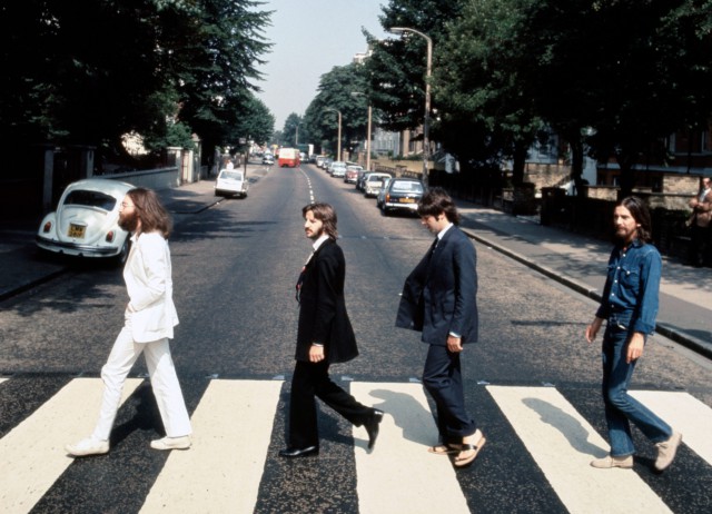 Albumul „Abbey Road“ al trupei The Beatles revine în fruntea clasamentelor muzicale după 50 de ani de la lansare