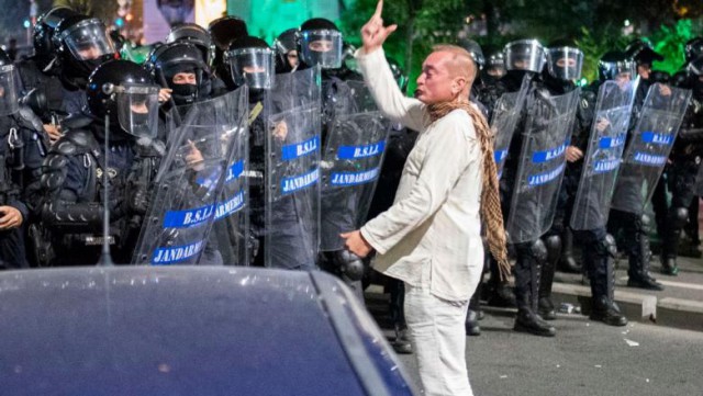 Colonelul Paraschiv, ”omul în alb” de la protestele din 10 august 2018, asigură paza Centralei Nucleare Cernavodă
