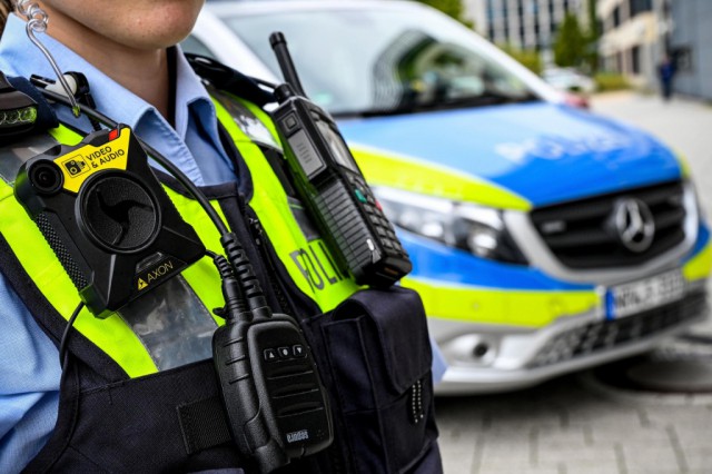 Germania: Un bărbat a lovit mai multe maşini cu un camion furat