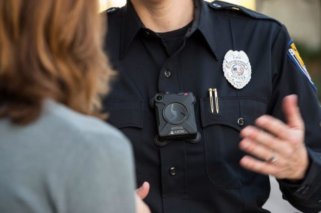 California a interzis recunoaşterea facială cu ajutorul camerelor mobile ale poliţiştilor
