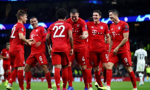 Bayern Munchen a vândut peste 100.000 de măşti confecţionate din eşarfe, cu însemnele clubului