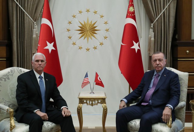 SUA şi Turcia au ajuns la un acord privind o încetare a focului în Siria, a anunţat Mike Pence