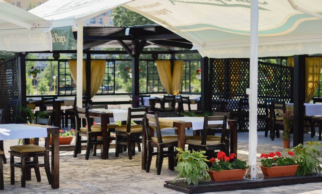 Teren din centrul staţiunii Mamaia, folosit GRATUIT! Se încearcă, DIN NOU, RECUPERAREA BANILOR