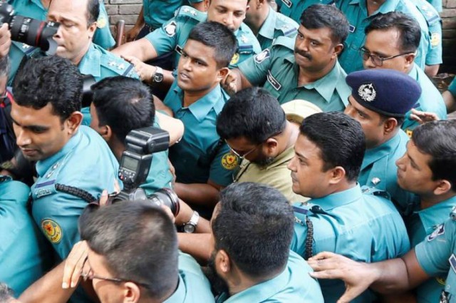 Bangladesh: 16 sentinţe de condamnare la moarte pentru uciderea unei tinere, arsă de vie într-o şcoală coranică