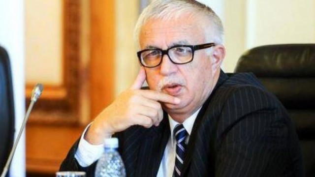Fostul preşedinte CCR, Augustin Zegrean: Iohannis poate propune şi de trei ori acelaşi premier