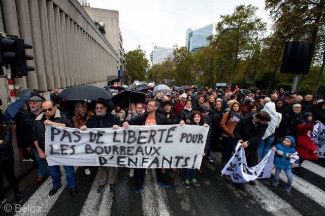 Emoţie în jurul cazului Dutroux, sute de oameni protestează la Bruxelles