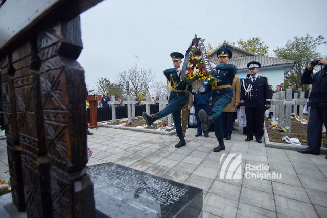 Un cimitir al ostaşilor români a fost redeschis, după lucrări de reabilitare, în Republica Moldova, de ziua Armatei Române